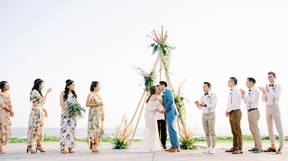 beachfront bali wedding at villa ombak biru gusmank