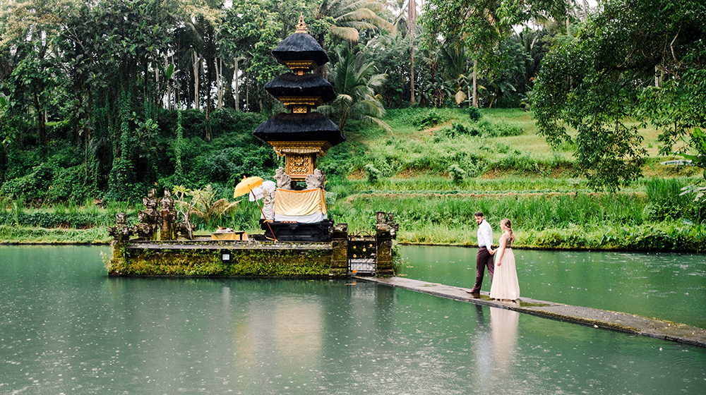 engagement session at sangeh monkey forest