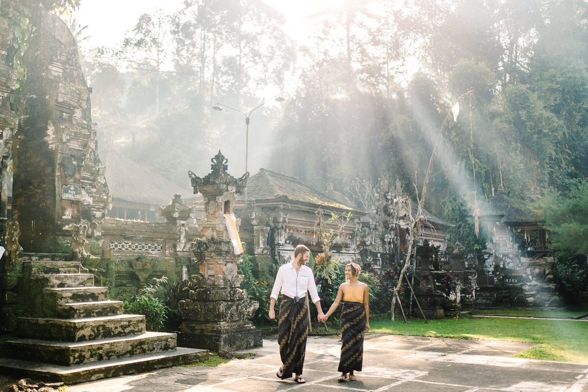 ubud temple honeymoon photographer