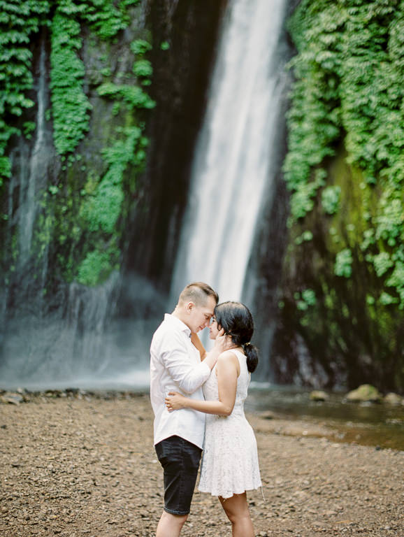 munduk waterfall prewedding