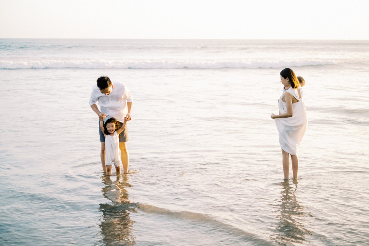 seminyak beach family photo