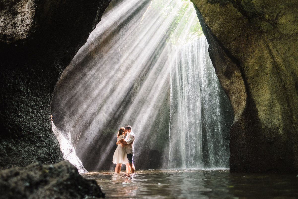 tukad cepung waterfall prewedding