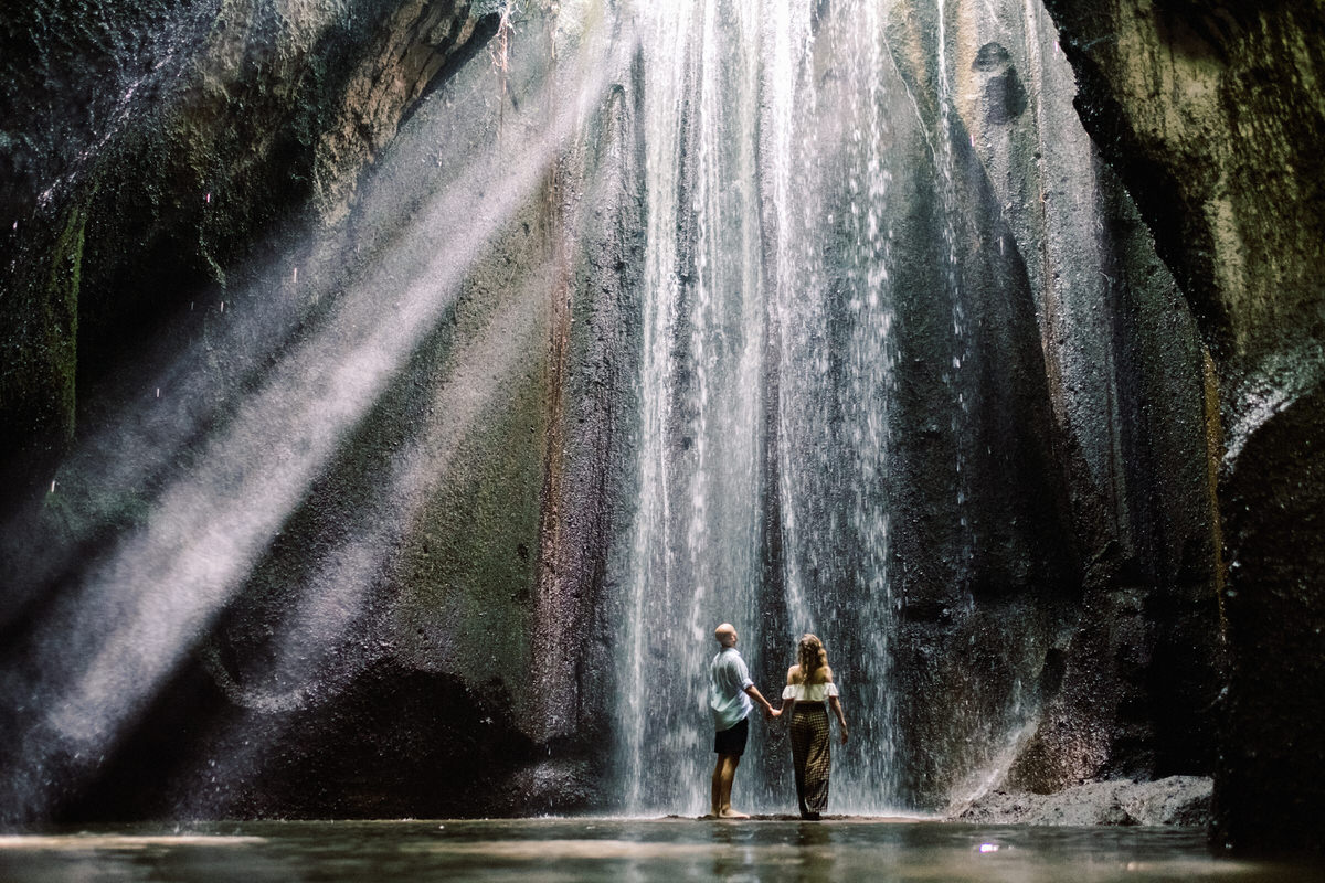 tukad cepung waterfall prewedding
