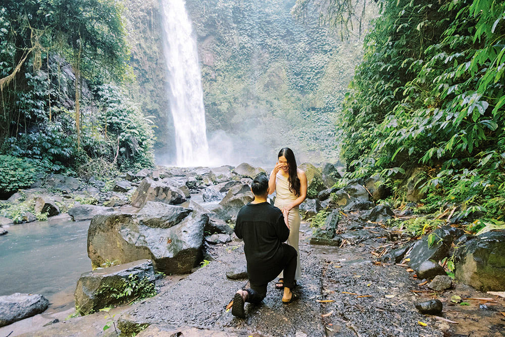nungnung waterfall surprise proposal