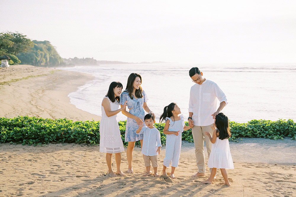 family photoshoot at apurva kempinski bali