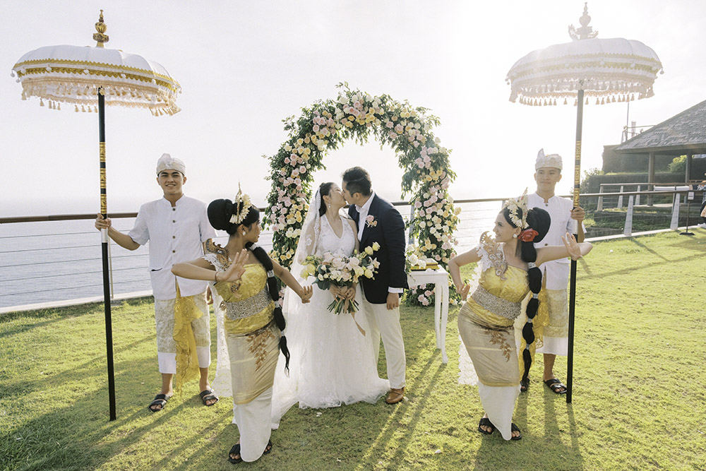 cliffside wedding at the edge bali