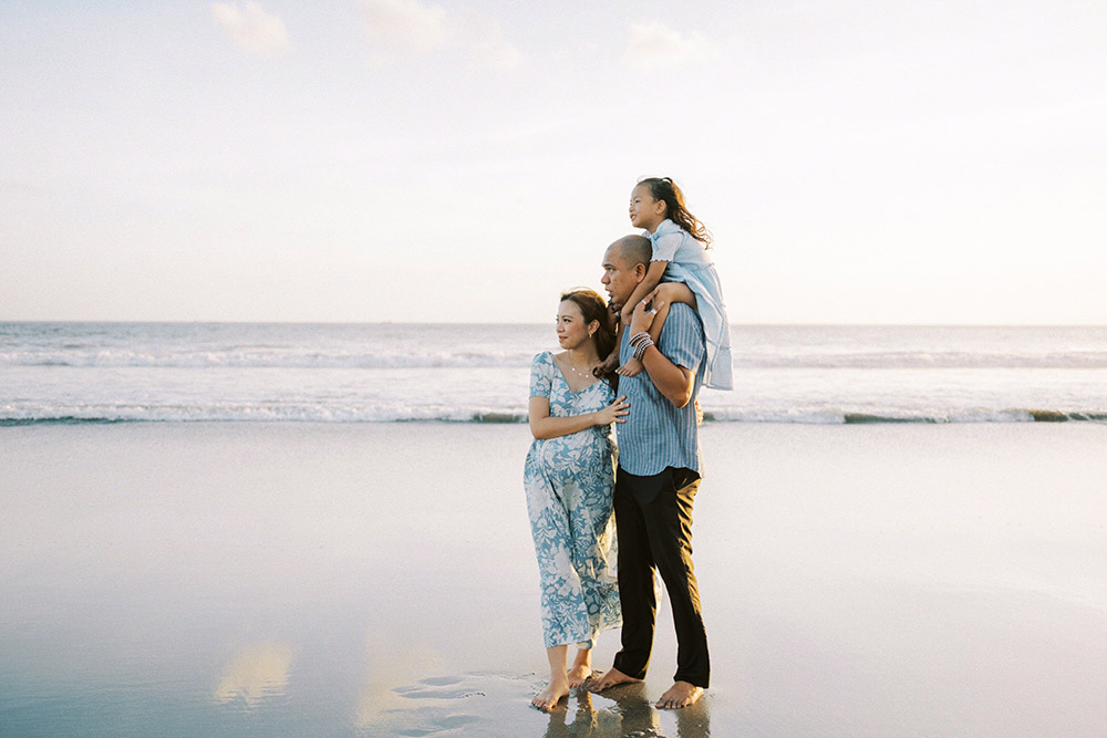 seminyak beach maternity photo