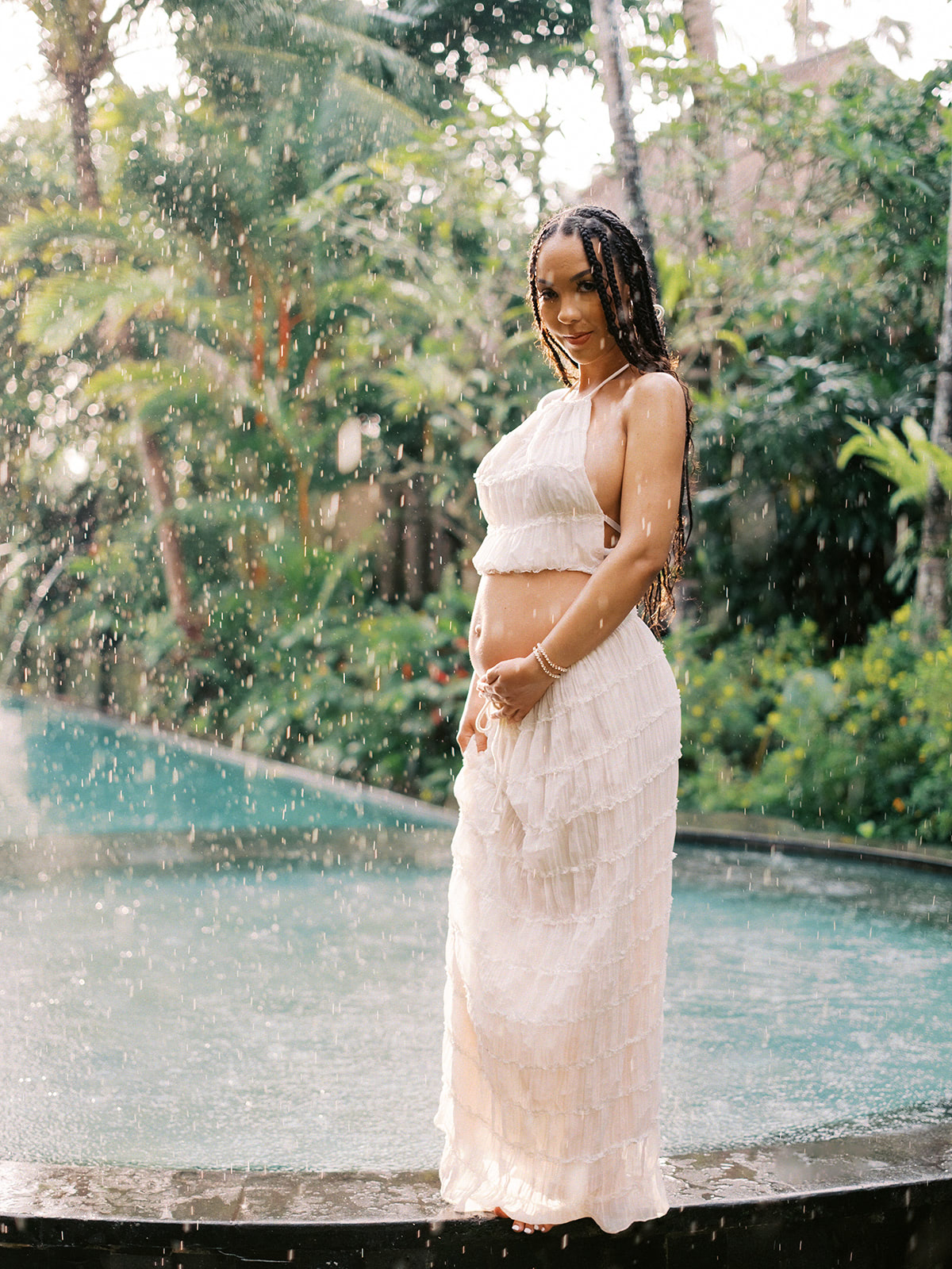 romantic rainy day Ubud maternity photography