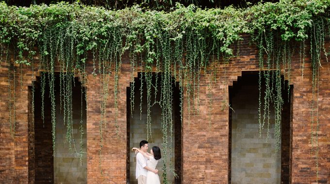 bali engagement session at mandapa ubud