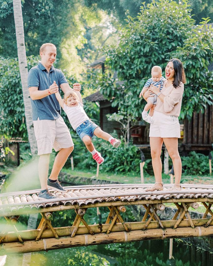 bali family portrait at bambu indah resort