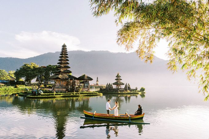 Bali Lake Honeymoon Photoshoot