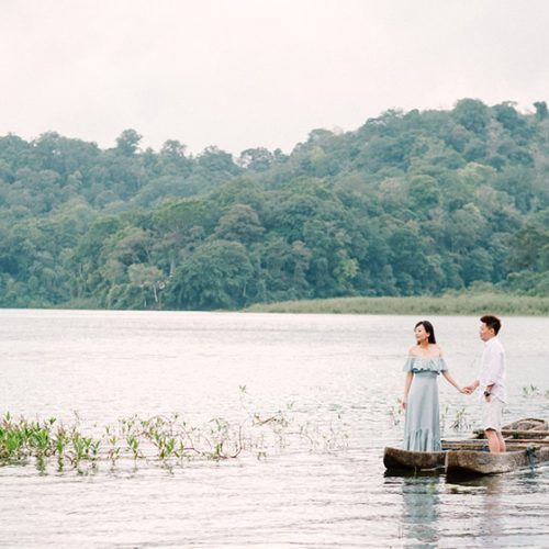bali post wedding photography at tamblingan lake