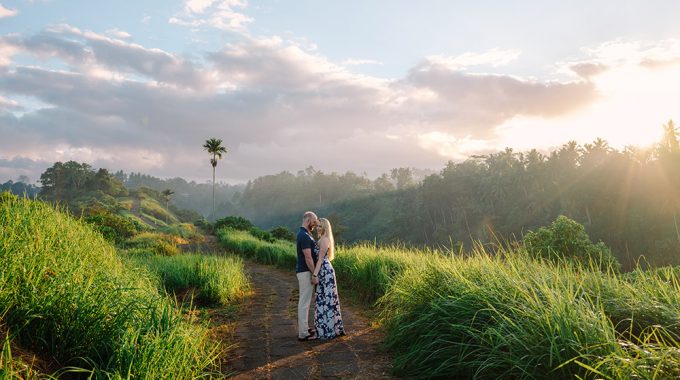 honeymoon photography at campuhan ridge walk