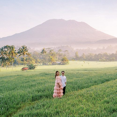 prewedding session with mount agung view
