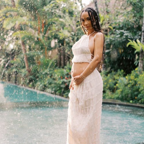 romantic rainy day Ubud maternity photography